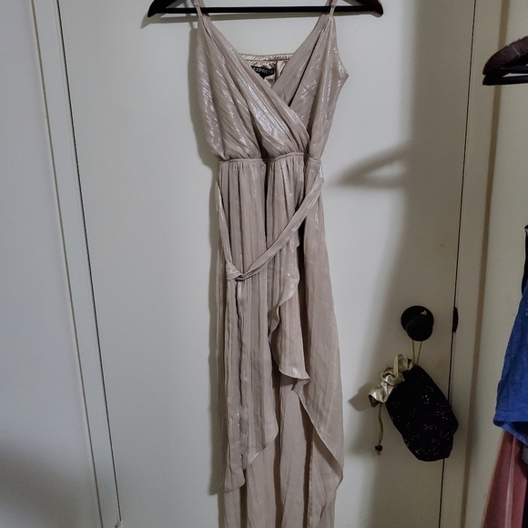 ❤🦋 Hi-Lo Flutter Hem Dress 🦋❤ - Picture 1 of 8